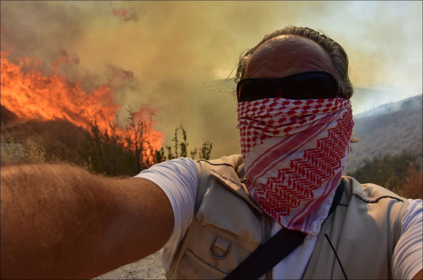 Τραυματίστηκε φωτορεπόρτερ στην πυρκαγιά του Ναυπλίου – ΦΩΤΟ