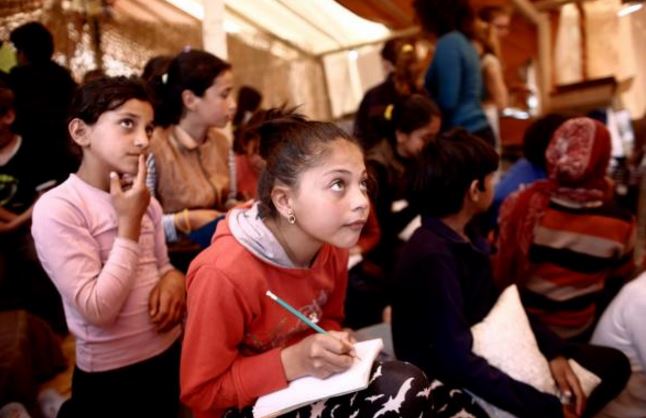 Σχολικό κουδούνι για 18.000 παιδιά πρόσφυγες από τα τέλη Σεπτεμβρίου