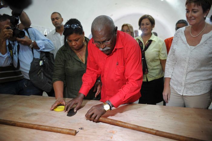 Πούρο 90 μέτρων για τα ενενηκοστά γενέθλια του Φιντέλ Κάστρο – ΦΩΤΟ