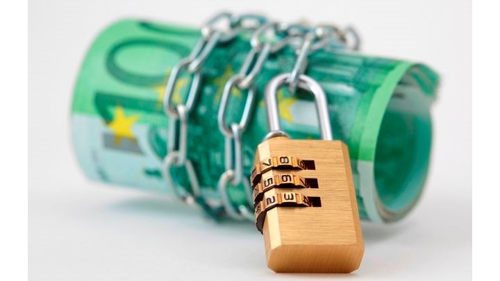 Επί τάπητος ο ακατάσχετος λογαριασμός