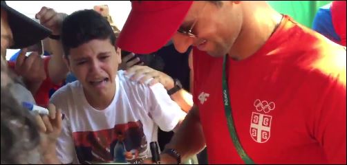 Ο θαυμαστής του Τζόκοβιτς που ξέσπασε σε κλάματα – ΒΙΝΤΕΟ