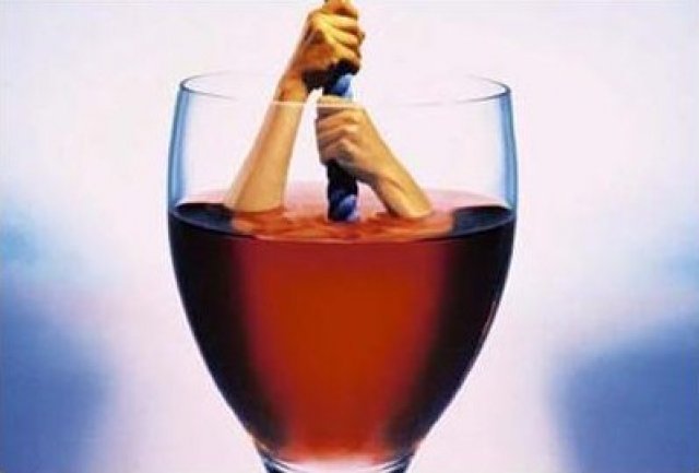 Με επτά είδη καρκίνου συνδέεται το αλκοόλ