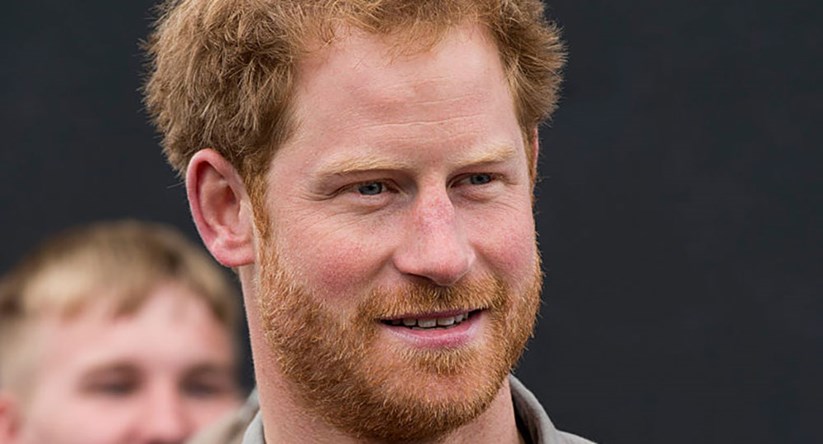 Ο πρίγκιπας Χάρι “παρηγορεί” την Αθηνά Ωνάση