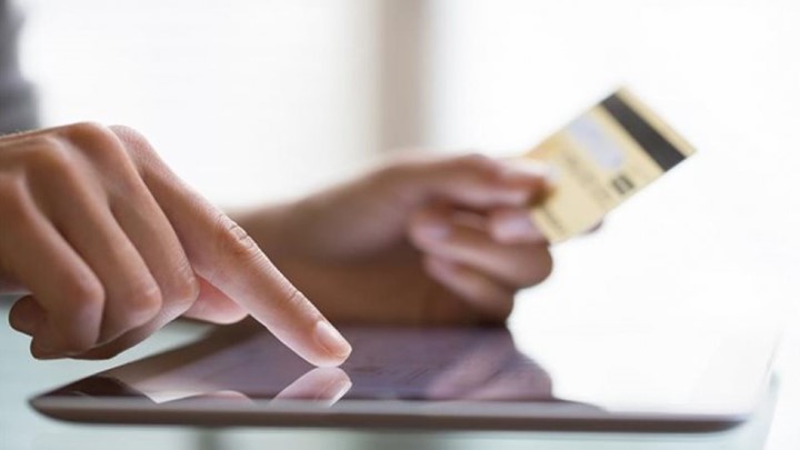 Έρχεται νέος «κρυφός» φόρος- Επιβάρυνση σε όλες τις τραπεζικές συναλλαγές