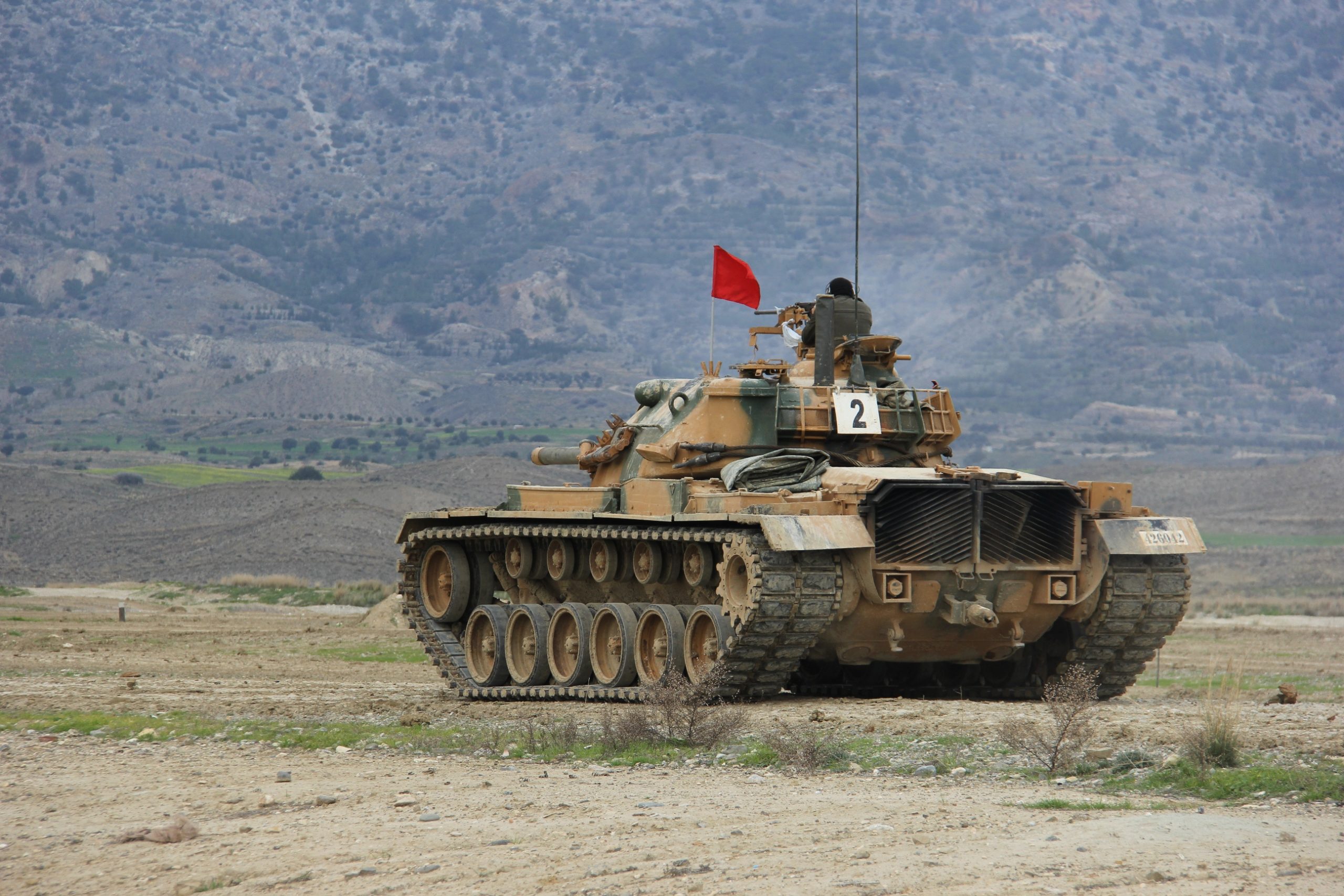 Στρατιωτικός “πυρετός” στην Τουρκία: Άρματα εισβάλλουν στη Συρία