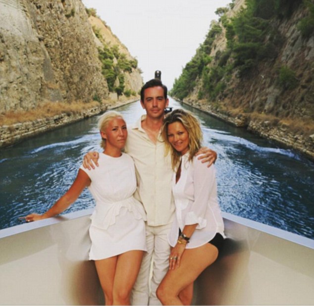 Η Κέιτ Μος στον Ισθμό της Κορίνθου – ΦΩΤΟ