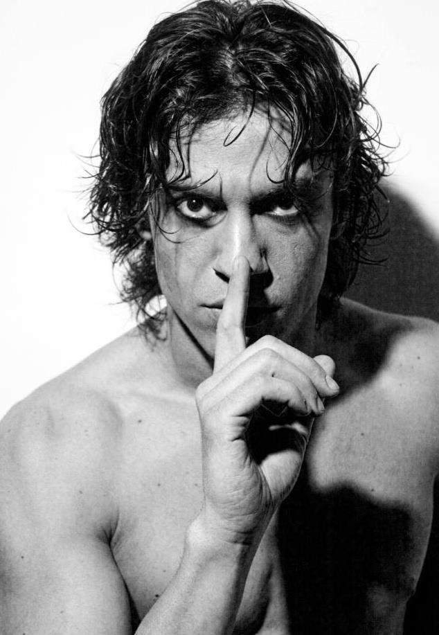 Ένας άντρας για… Tres γυναίκες!