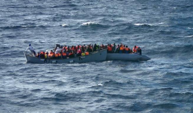 Die Welt: Ένας στους 85 πρόσφυγες χάνει τη ζωή του κατά τον διάπλου της Μεσογείου