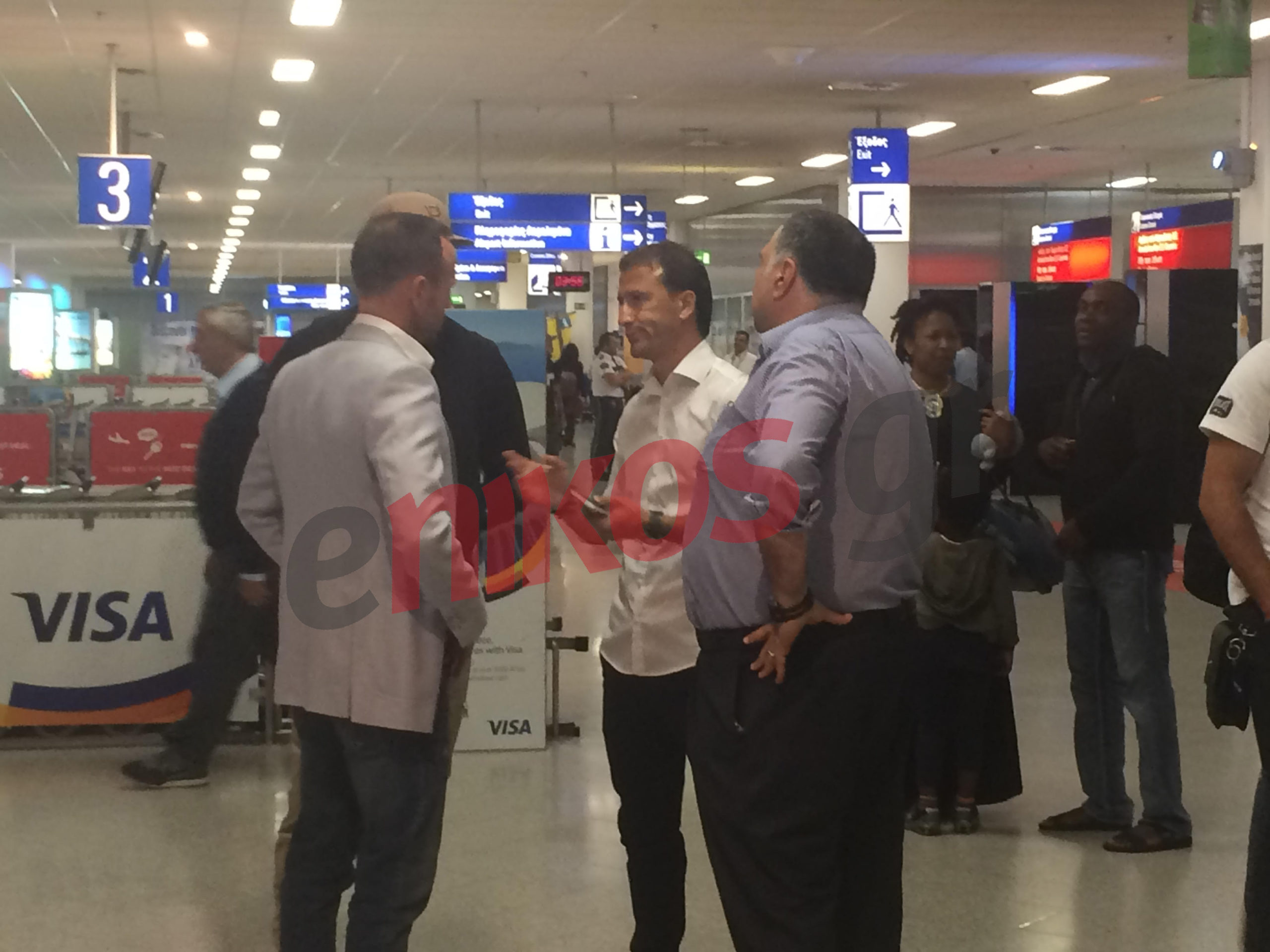 Ο Λέσκοτ στην αίθουσα αφίξεων του «Ελ. Βενιζέλος» – ΦΩΤΟ