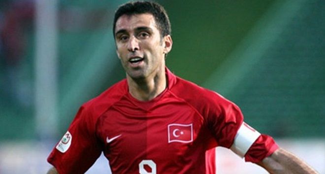 Τουρκία – Ένταλμα σύλληψης για τον ποδοσφαιρικό θρύλο Χακάν Σουκούρ