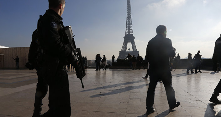 Σε συναγερμό το Παρίσι – Αναζητούν Αφγανό που σχεδίαζε επίθεση