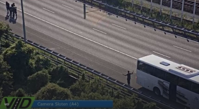 Συνελήφθη ύποπτος άνδρας κοντά στο αεροδρόμιο του Άμστερνταμ – ΦΩΤΟ