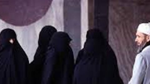 Ιταλία: Ιμάμης «απάντησε» στην απαγόρευση του μπουρκίνι στη Γαλλία