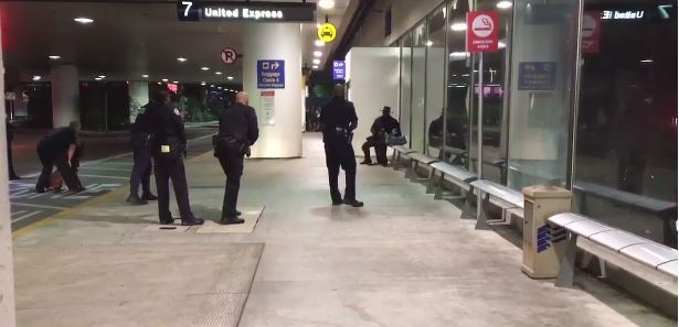 Συνέλαβαν έναν “Ζορό” για τον συναγερμό στο αεροδρόμιο του Λος Άντζελες – ΒΙΝΤΕΟ
