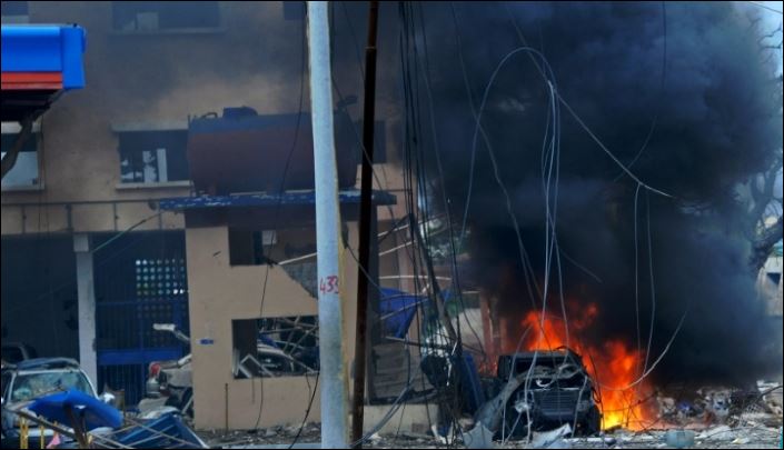 Βομβιστική επίθεση σε εστιατόριο στη Σομαλία – ΦΩΤΟ