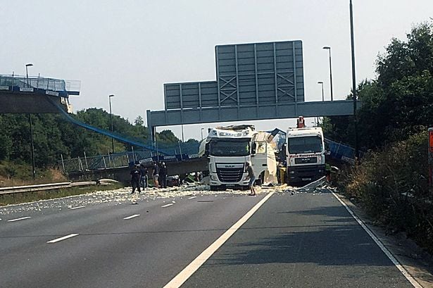 Κατέρρευσε γέφυρα σε αυτοκινητόδρομο στην Αγγλία – ΦΩΤΟ