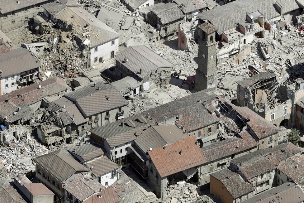Συγκλονίζουν οι εικόνες πριν και μετά τον καταστροφικό σεισμό στην Ιταλία – ΦΩΤΟ