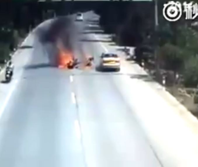 Φρικιαστικό τροχαίο στην Κίνα – ΒΙΝΤΕΟ