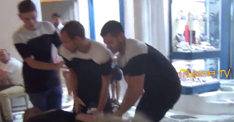 “Μαύρισαν” στο ξύλο ληστή στη Μύκονο – ΒΙΝΤΕΟ