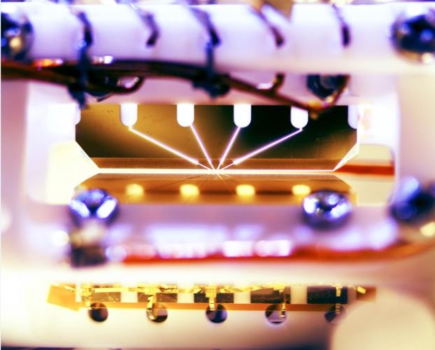 Ο μικρός κβαντικός υπολογιστής με ικανότητα προγραμματισμού – ΦΩΤΟ