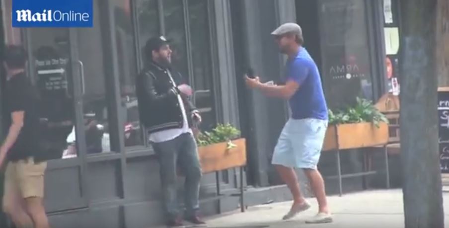 H φάρσα του Λεονάρντο ντι Κάπριο σε ηθοποιό φίλο του – BINTEO