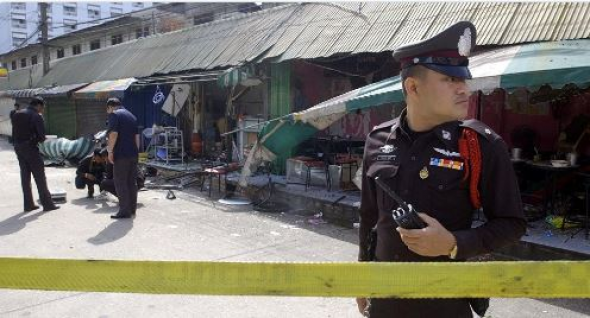 Αλλεπάλληλες εκρήξεις σε τουριστικά θέρετρα στην Ταϊλάνδη