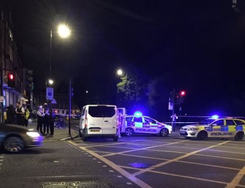 Αιματηρή επίθεση σε κεντρική πλατεία του Λονδίνου – ΤΩΡΑ