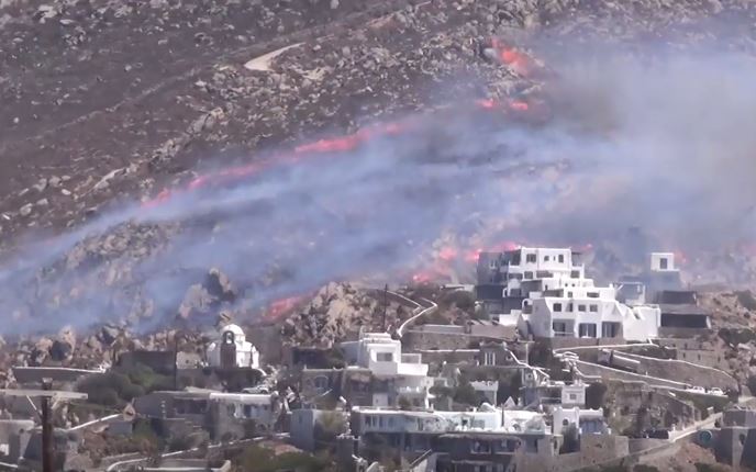 Υπό έλεγχο η φωτιά στην Ελιά Μυκόνου – ΒΙΝΤΕΟ