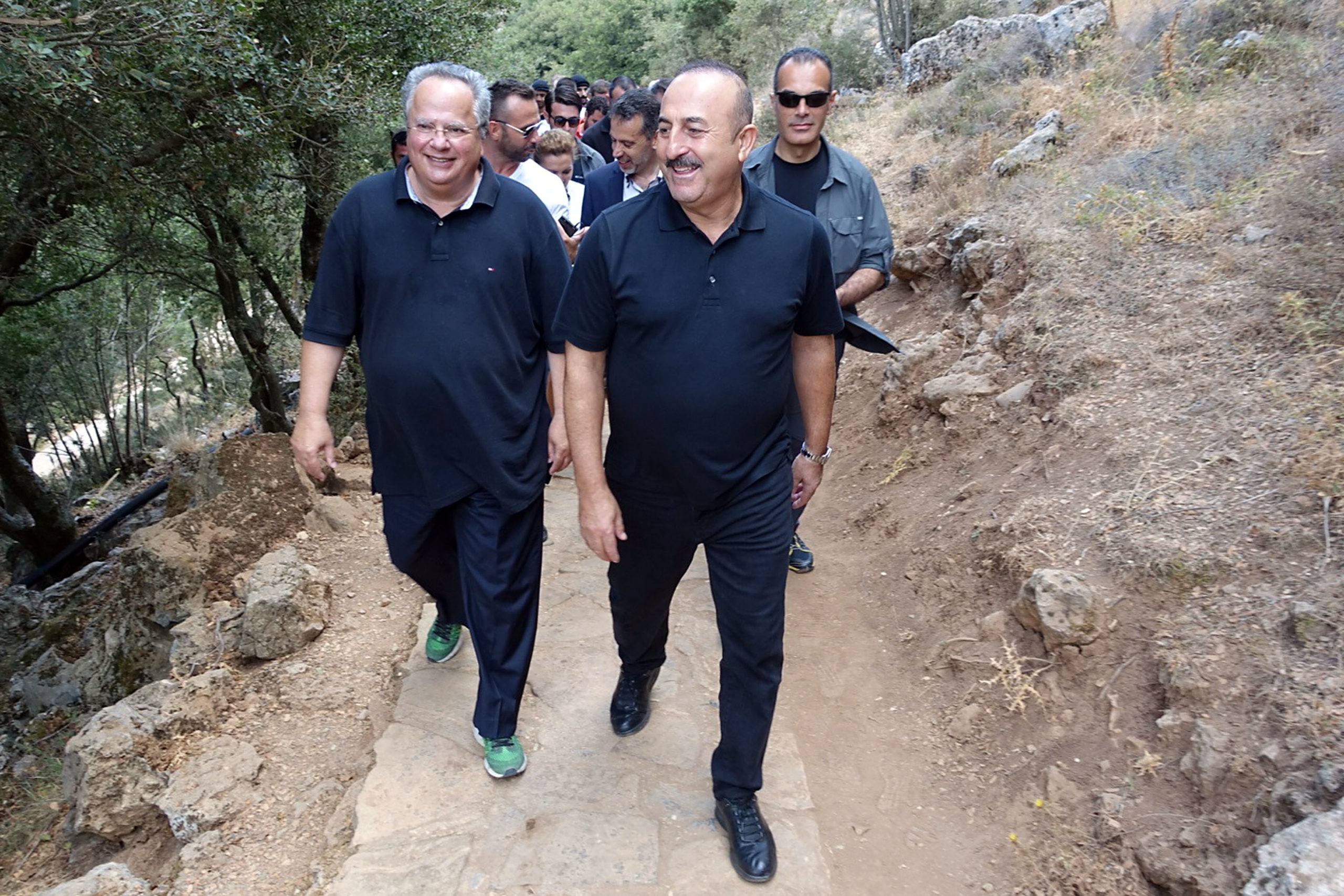 Με μαντινάδες υποδέχθηκαν Κοτζιά – Τσαβούσογλου στο Λασίθι – ΒΙΝΤΕΟ