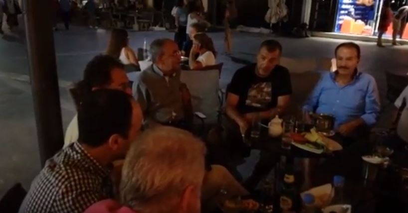 Στιγμές χαλάρωσης για τον Σταύρο Θεοδωράκη στο Ηράκλειο – ΒΙΝΤΕΟ