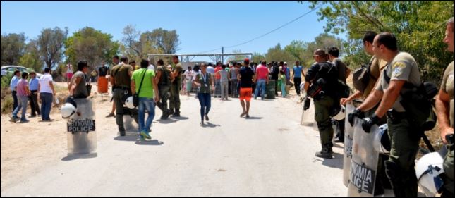 Αστυνομικός τραυματίστηκε σε επεισόδια στο hot spot της Χίου