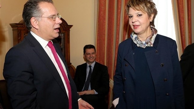 “Πόλεμος” κυβέρνησης – ΝΔ για τις τηλεοπτικές άδειες