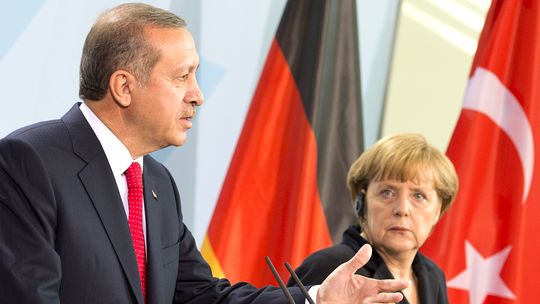 Νέα επίθεση από Ερντογάν σε Μέρκελ και Ευρωπαϊκή Ένωση