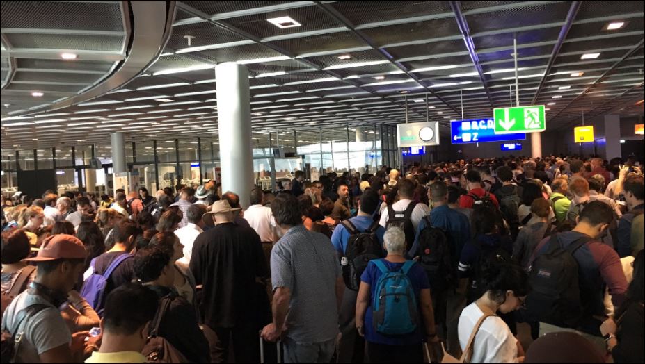 Εικόνες από τον πανικό κατά την εκκένωση στο αεροδρόμιο της Φρανκφούρτης