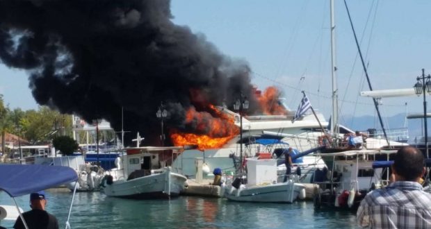 Σκάφος τυλίχθηκε στις φλόγες στη Λευκάδα – ΦΩΤΟ