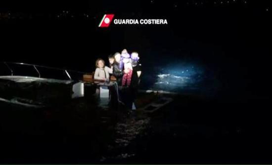 Πάνω από 1.800 πρόσφυγες και μετανάστες διασώθηκαν στην Ιταλία