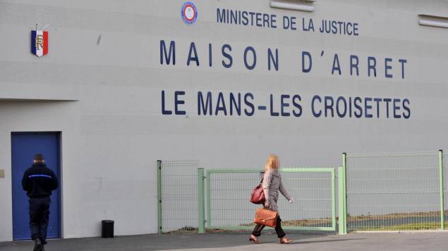 Γαλλία – Έληξε η ομηρία φύλακα από κρατούμενο