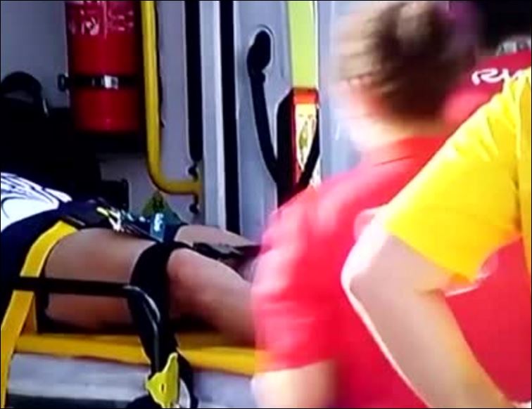 Τους έπεσε από τα χέρια ο βαριά τραυματισμένος αθλητής- ΒΙΝΤΕΟ