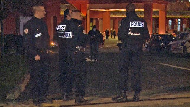 Παραμένει ο κόκκινος συναγερμός στο Παρίσι