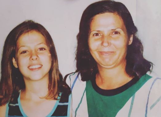 Αναγνωρίζετε τη γνωστή τραγουδίστρια; – ΦΩΤΟ