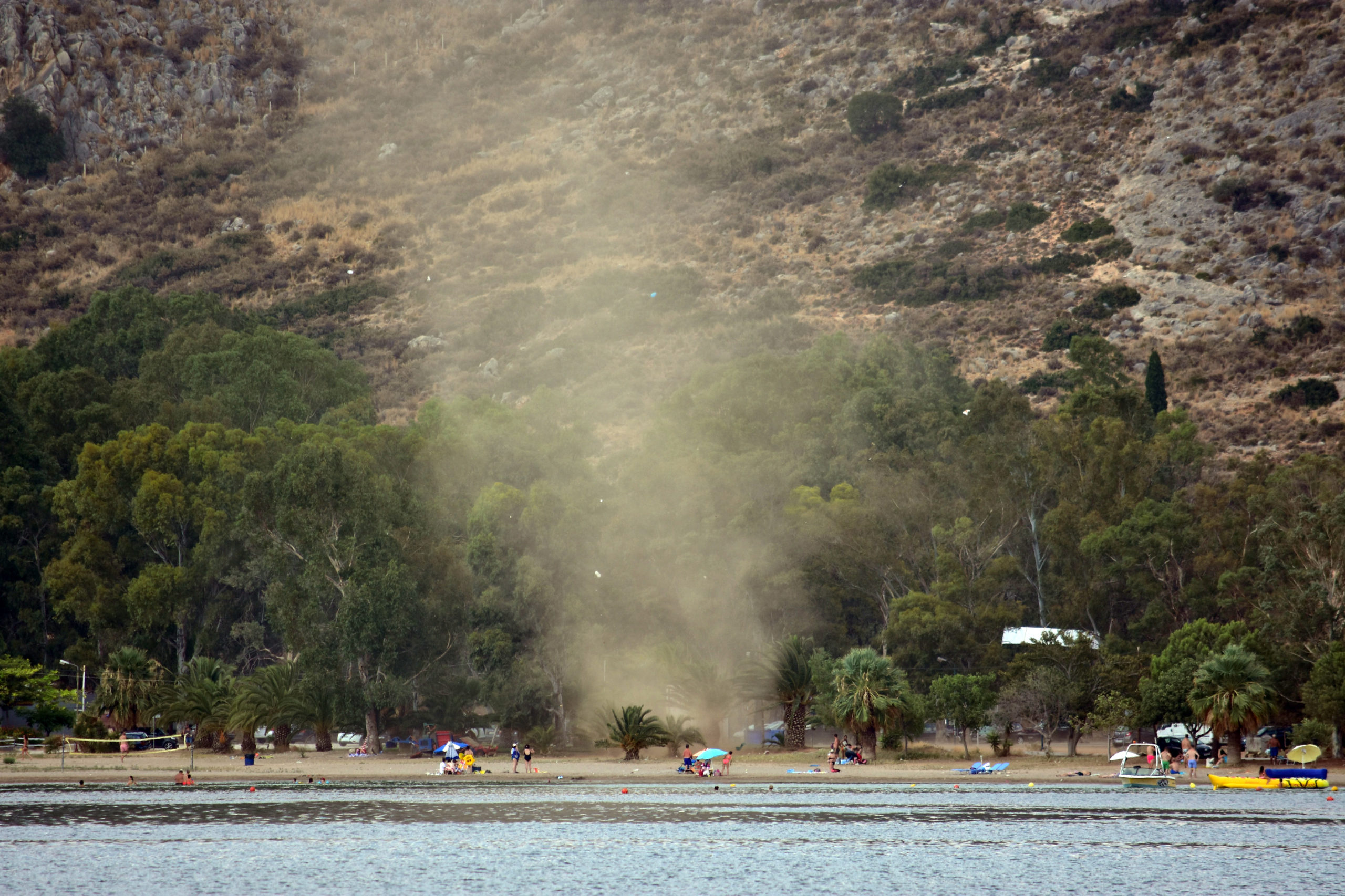 Ανεμοστρόβιλος στην Καραθώνα Ναυπλίου – ΦΩΤΟ