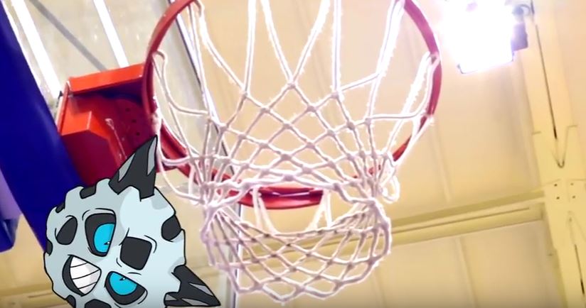 Ρώσος αστέρας του μπάσκετ κυνηγά Πόκεμον στο γήπεδο – ΒΙΝΤΕΟ
