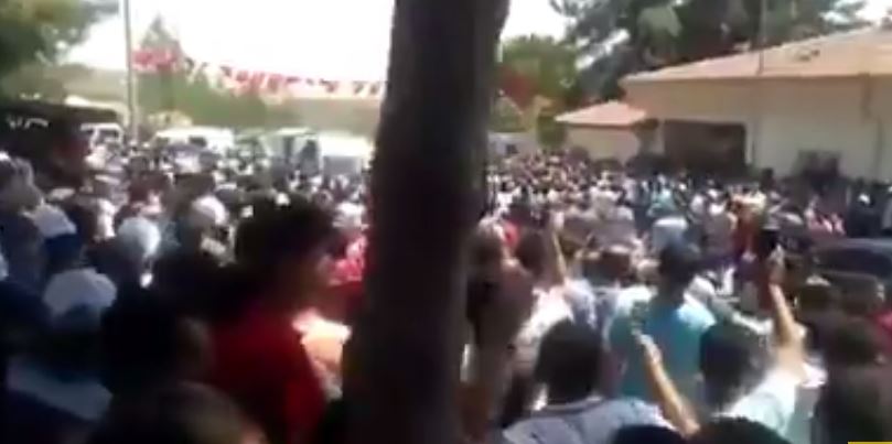 “Ερντογάν, δολοφόνε” φώναζαν συγγενείς των θυμάτων του Γκαζιάντεπ – ΒΙΝΤΕΟ