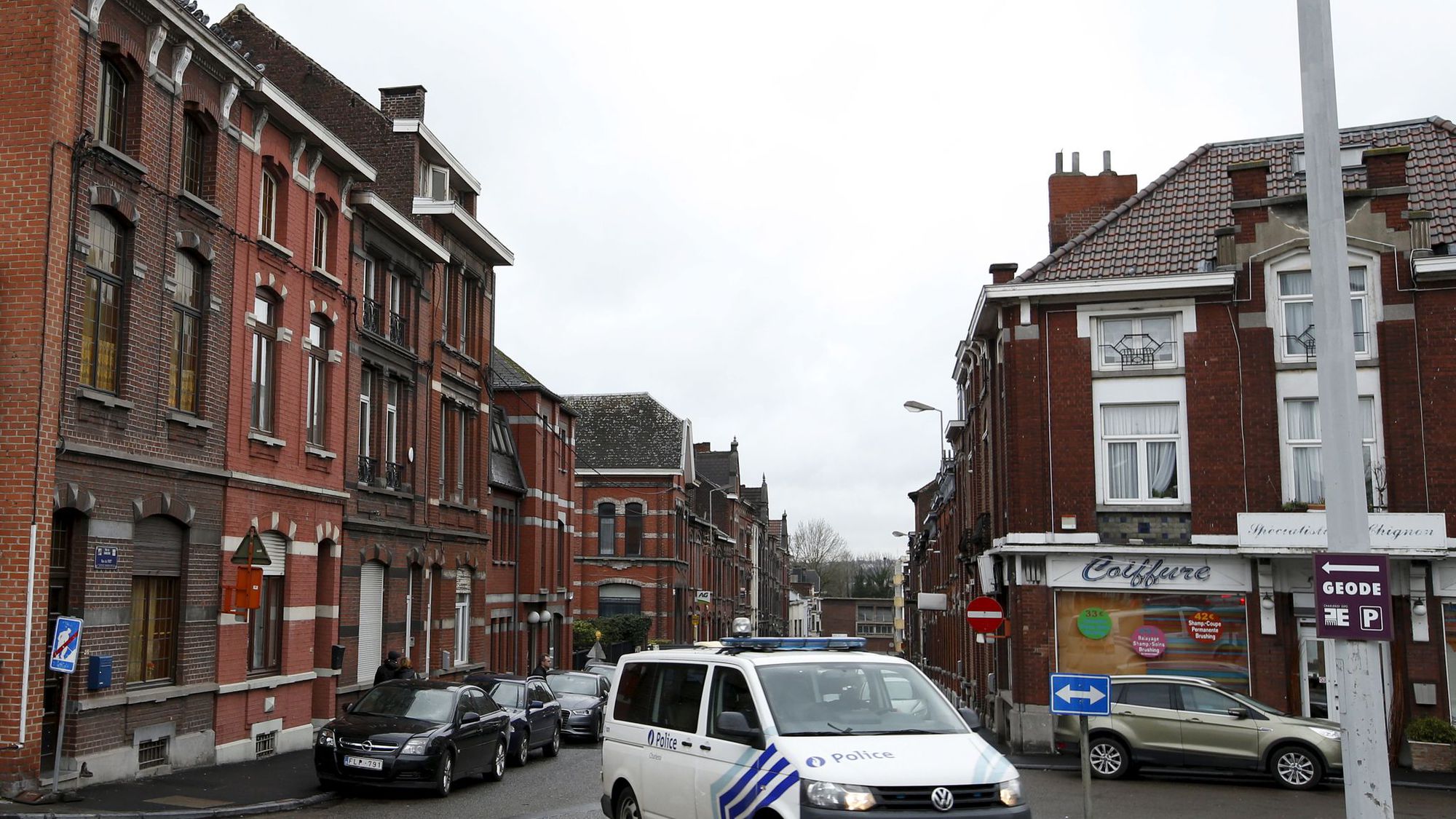 Μαρτυρίες για τον δράστη της επίθεσης στους αστυνομικούς στο Βέλγιο: Φώναζε “Αλλάχου Άκμπαρ”