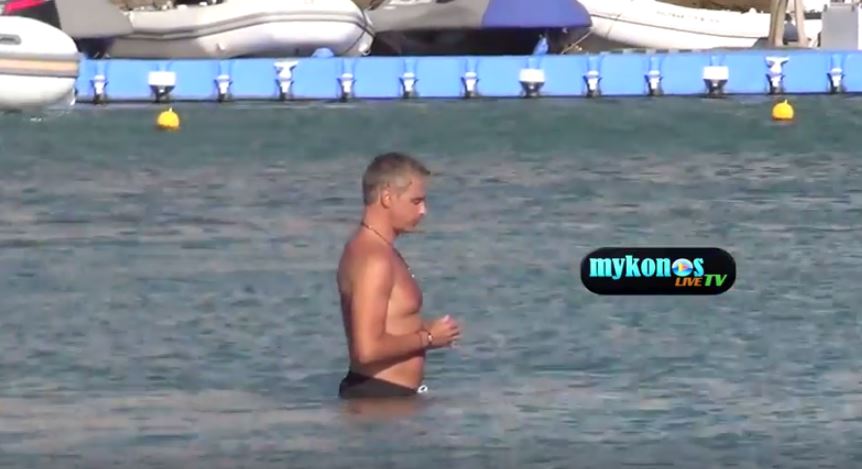 Ο Σπηλιωτόπουλος στην Μύκονο – ΒΙΝΤΕΟ