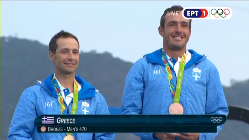 Η απονομή του χάλκινου μεταλλίου στους Μάντη – Καγιαλή – ΦΩΤΟ