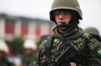 Νεκρός στρατιώτης στις φαβέλες του Ρίο