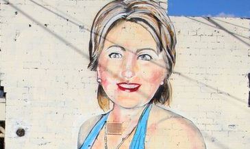 Το αποκαλυπτικό γκράφιτι της Χίλαρι φόρεσε… νικάμπ – ΦΩΤΟ