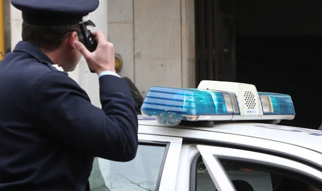 Ληστεία με καλάσνικοφ σε σουπερμάρκετ στην Εύβοια