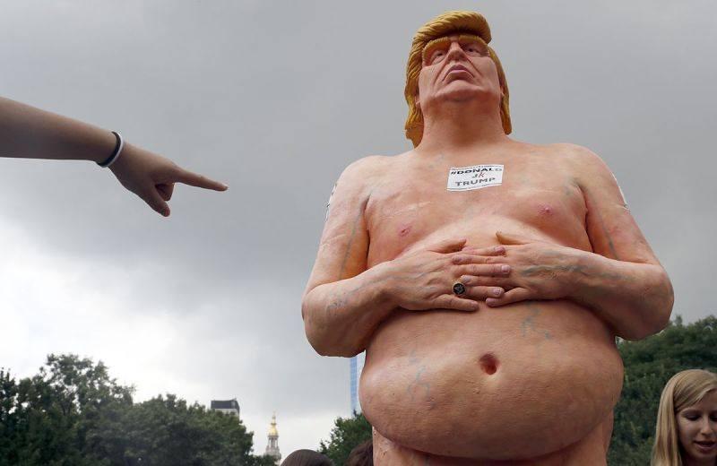 Πωλείται γυμνό άγαλμα του Τραμπ – ΦΩΤΟ